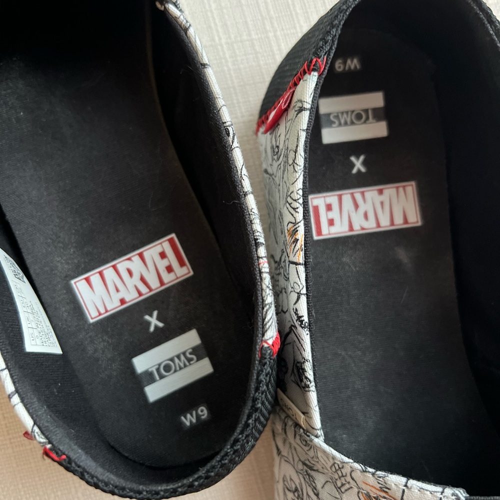 Women’s Marvel x Toms - Picture 4 of 5